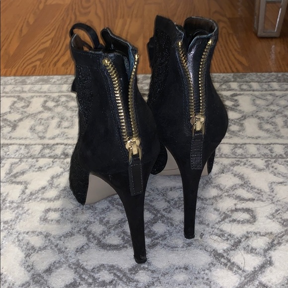 Lace like booties - Picture 3 of 5